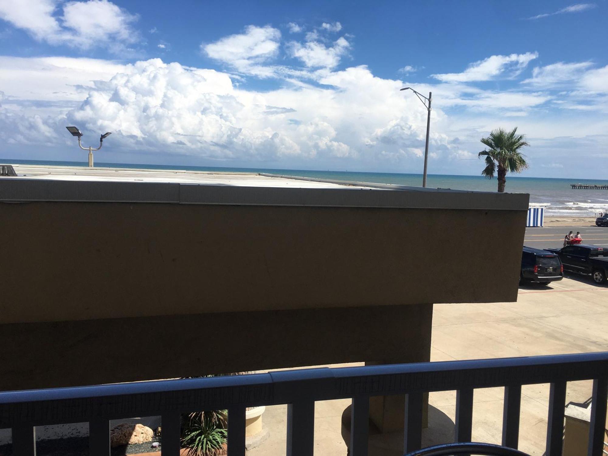 Best Western Plus Galveston Suites Bagian luar foto
